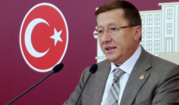 TÜRKKAN CAMİ ÖNÜNDE PİLAV DAĞITTI