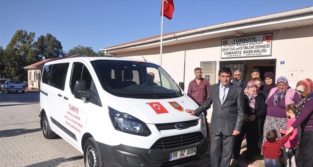 MHP LİDERİ BAHÇELİ, ŞEHİT AİLELERİ DERNEĞİNE MİNİBÜS BAĞIŞLADI