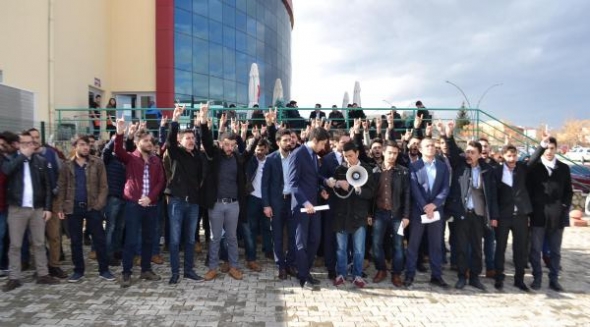 ÜLKÜCÜ ÖĞRENCİLERDEN ‘BİLDİRİ’ TEPKİSİ