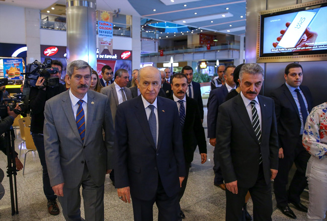 DEVLET BAHÇELİ’DEN AVM ZİYARETİ
