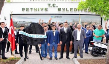 Ülkücülerden Fethiye Belediyesi’ne Siyah Çelenk