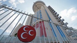 ŞEFKATSİZ UYGULAMA SÜRÜYOR: Akşener’i karşıladılar, görevden alındılar..