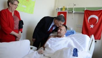 Nobel Ödüllü Ülkücü Aziz Sancar, GATA’da Tedavi Gören Askerleri Ziyaret Etti