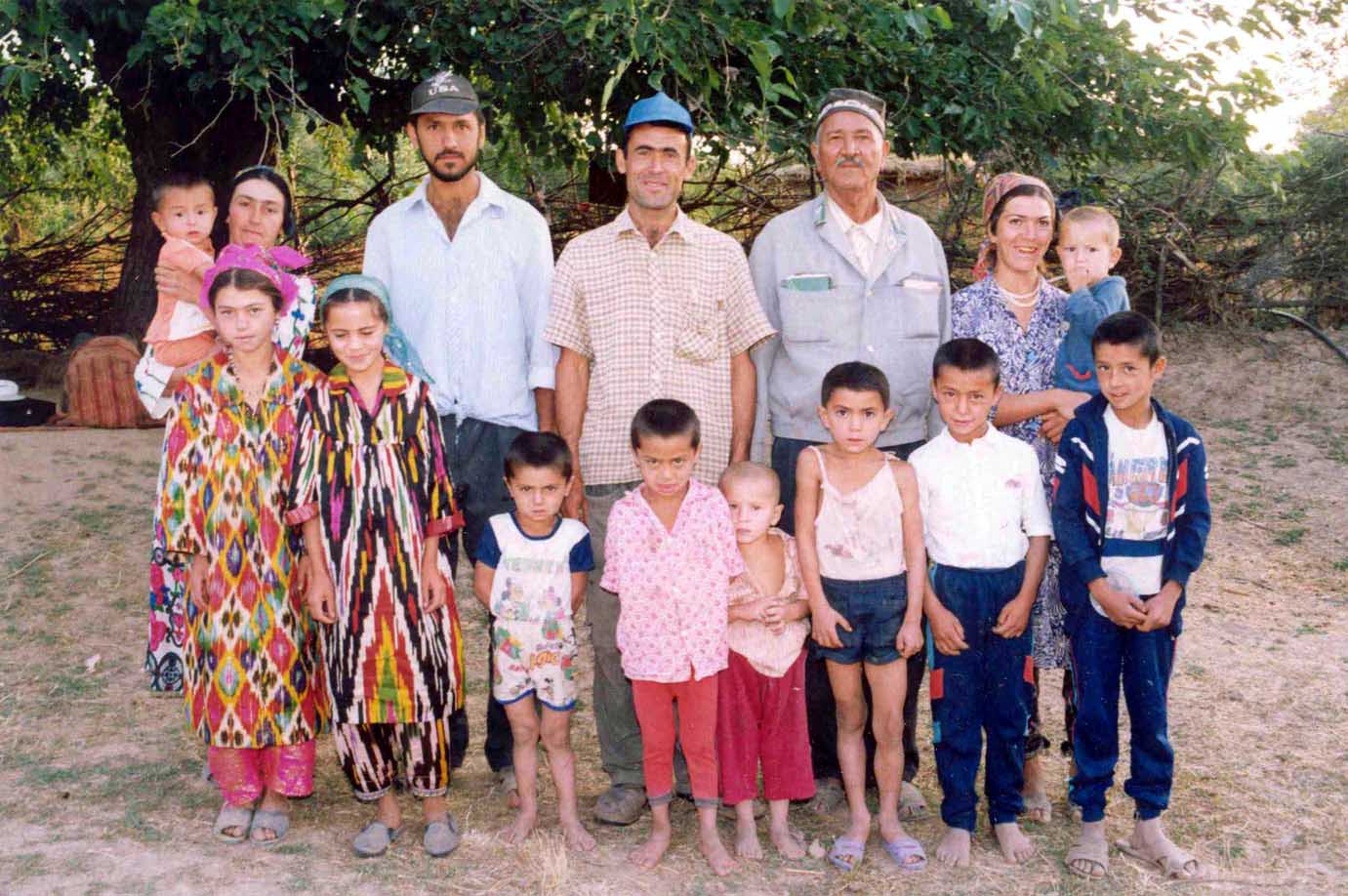 Yüz yıldan beri kabri koruyan Özbek aile