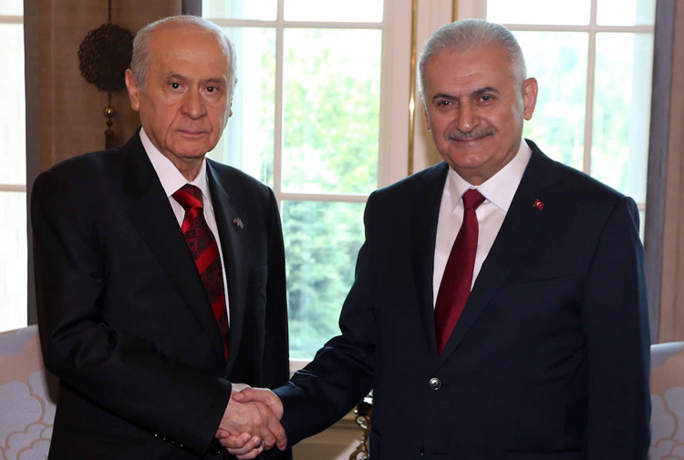 Bahçeli Binali Yıldırım’a bozkurt işaretini yakıştırdı