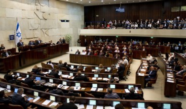 “Yahudi kimliğine eleştiriye” yasak