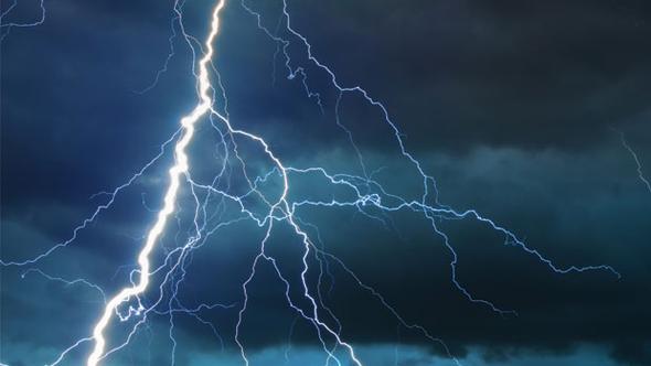 Hakkari’de yıldırım düştü: 4 asker yaralandı