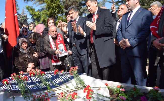 Sinan Oğan, Yazıcıoğlu’nun kabrini ziyaret etti