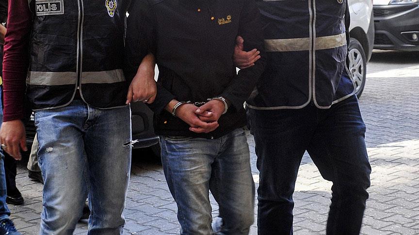 Türk bayrağını aşağılayarak indiren cezasız kalmadı