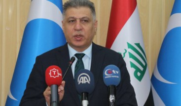 Kürtler, Türkmenlerin afişlerine saldırdı