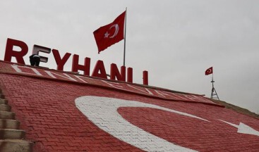 Afrin sınırındaki tepeye dev Türk bayrağı