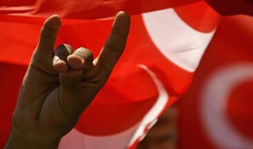 NE MUTLU BİZE Kİ ÜLKÜCÜYÜZ..