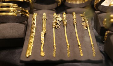 Yastık altından tonlarca altın çıktı