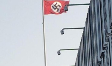 Hitler’in doğum gününde Nazi bayraklı kutlama