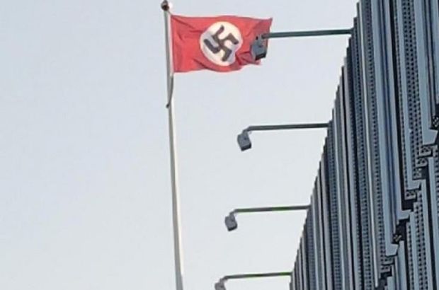 Hitler’in doğum gününde Nazi bayraklı kutlama