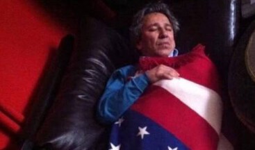 Can Dündar’a kırmızı bülten