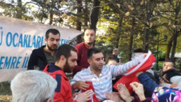 Ülkü Ocakları, Vatandaşlara Türk Bayrağı Hediye Etti