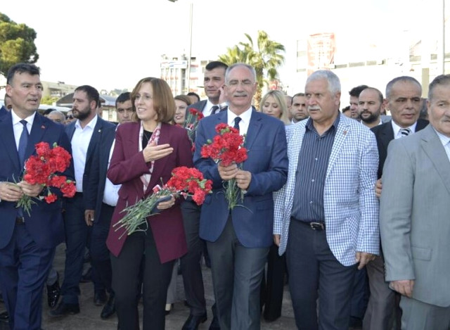 Aydın MHP’den Karanfilli Seçim Zaferi Yürüyüşü