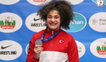Ayşegül Özbeğe 23 Yaş Altı Dünya Şampiyonası’nda gümüş madalya kazandı