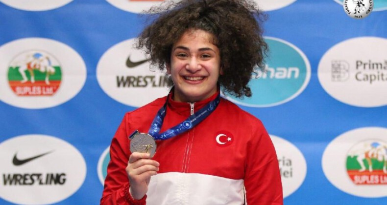 Ayşegül Özbeğe 23 Yaş Altı Dünya Şampiyonası’nda gümüş madalya kazandı
