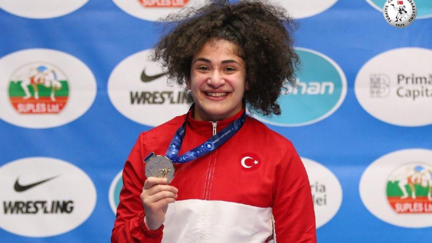 Ayşegül Özbeğe 23 Yaş Altı Dünya Şampiyonası’nda gümüş madalya kazandı