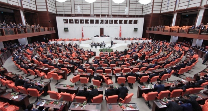 KHK ile ihraç edilen doktorların çalışmasına sınır getiren düzenleme komisyonda kabul edildi