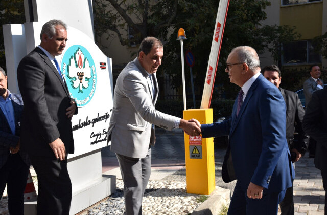 Manisa Belediye Başkanı Cengiz Ergün MHP İstişare Toplantısı’nda Hizmetlerini Anlattı