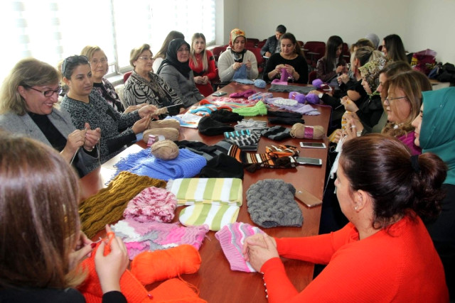 MHP Kayseri Kadın Kolları’ndan Çocukları Isıtacak Kampanya