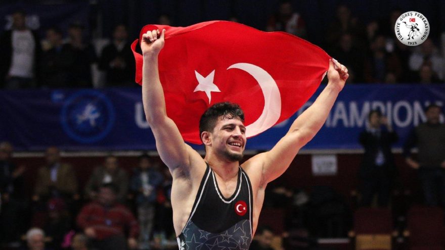 Son dakika! Milli güreşçimiz Cengiz Arslan dünya şampiyonu!
