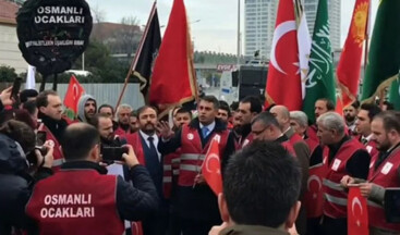 “TEHLİKELİ GELİŞME” FOX TV önüne siyah çelenk bırakan Osmanlı Ocakları’ndan Fatih Portakal’a tehdit: Yüzde 52 evlerinde dişlerini sıkarak beklemektedir