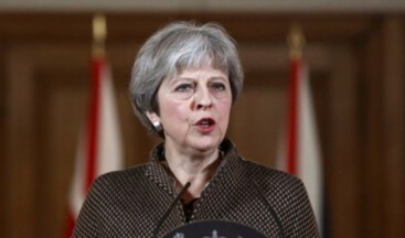 ‘Kader’ oylamasını Theresa May kazandı
