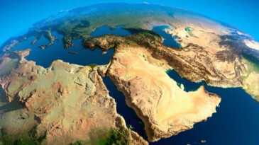 Merkebini Dövemeyen Kürtününü Dövermiş