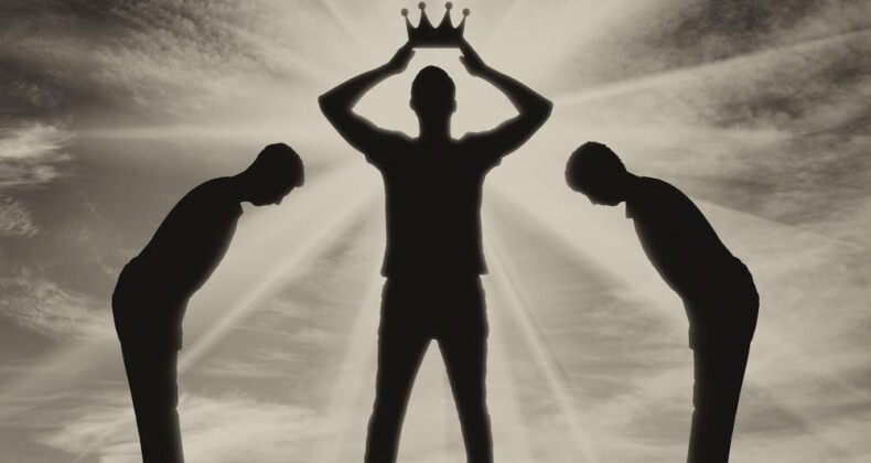 Yazıyorlar, Çiziyorlar, Akıl Veriyor Aşağılıyorlar