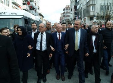 EDREMİT’TE KILIÇ’A BÜYÜK SEVGİ