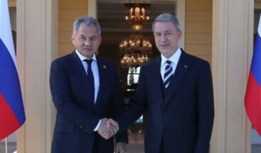 Bakan Akar Şoygu ile görüştü!