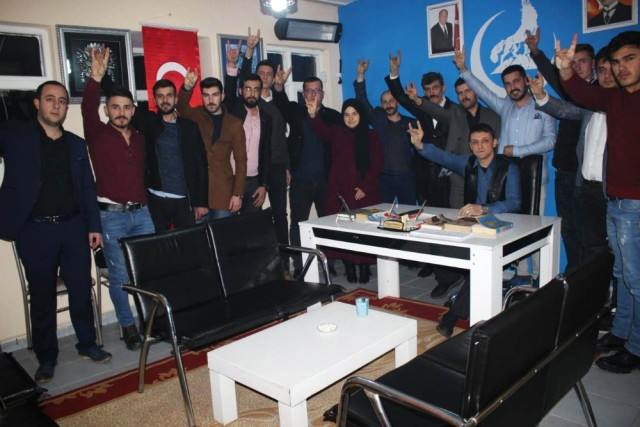 Dursunbey Ülkü Ocakları’nda Muhammet Demiraslan Bayrağı Devraldı.