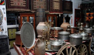 ANTİKACI – Refik Halid KARAY