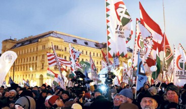 Macarlar protestoyu sürdürüyor
