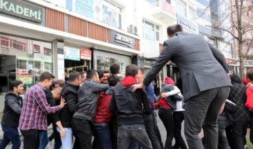 Bolu Ülkü Ocakları Kavga ihbarıyla çağırdıkları polislerin, Polis Haftası’nı kutladı