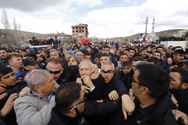 Çirkin provokasyon Tehlikeli gerginlik: Kılıçdaroğlu’na saldırı