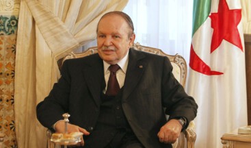 Cezayir Devlet Başkanı Abdulaziz Bouteflika istifa etti