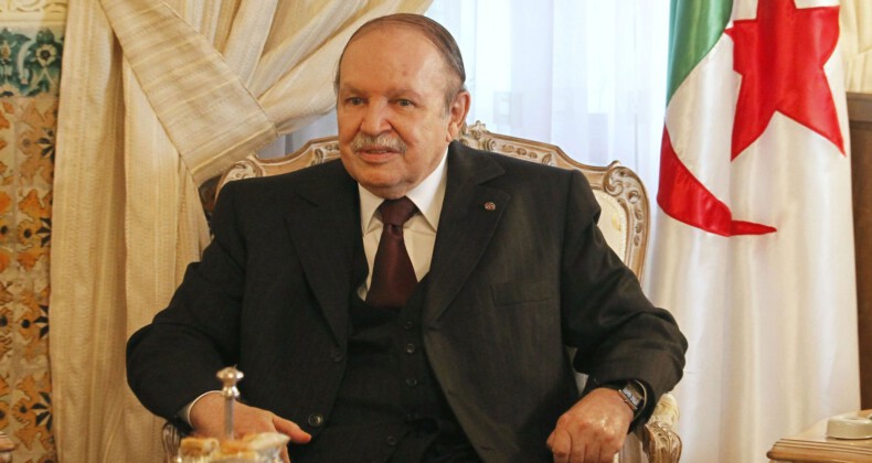 Cezayir Devlet Başkanı Abdulaziz Bouteflika istifa etti