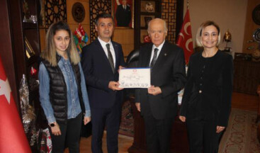 Gölbaşı’nı kazanan Ramazan Şimşek mazbatasını aldı İlk durağı Bahçeli’yi ziyaret oldu