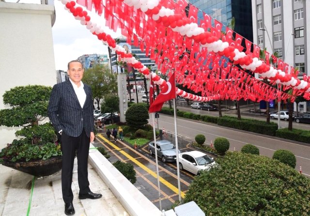 Hüseyin Sözlü, Adana Büyükşehir Belediye Başkanı Seçilen Zeydan Karalar’a Başarı Diledi
