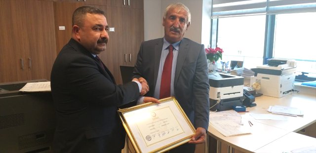 MHP’den Karakeçili Belediye Başkanlığına seçilen Veysel Aydemir, mazbatasını aldı.
