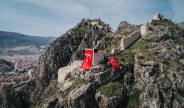 Mehmet Sarı, Amasya Kalesine Üç Hilal Astırdı