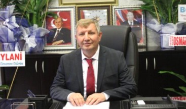Çorum’un Osmancık İlçesinde MHP’den Belediye Başkanı seçilen Ahmet Gelgör mazbatasını aldı.