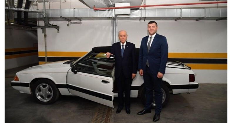 MHP Lideri Bahçeli, eski model otomobilini hediye etti