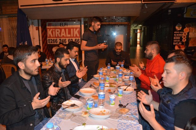 Balıkesir Ülkü Ocakları’nın Geleneksel Sokak İftarları devam ediyor