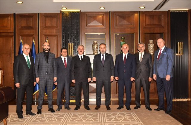 MHP Heyetinden Bursa Büyükşehir Belediye Başkanı Alinur Aktaş’a ziyaret